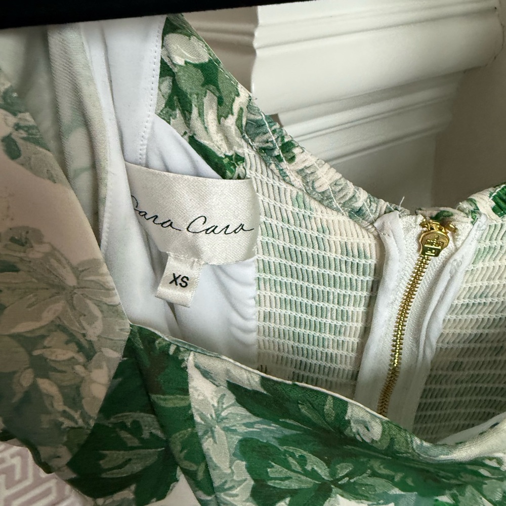 Cara Cara Floral Romper in Green and White size xs - Picture 4 of 7